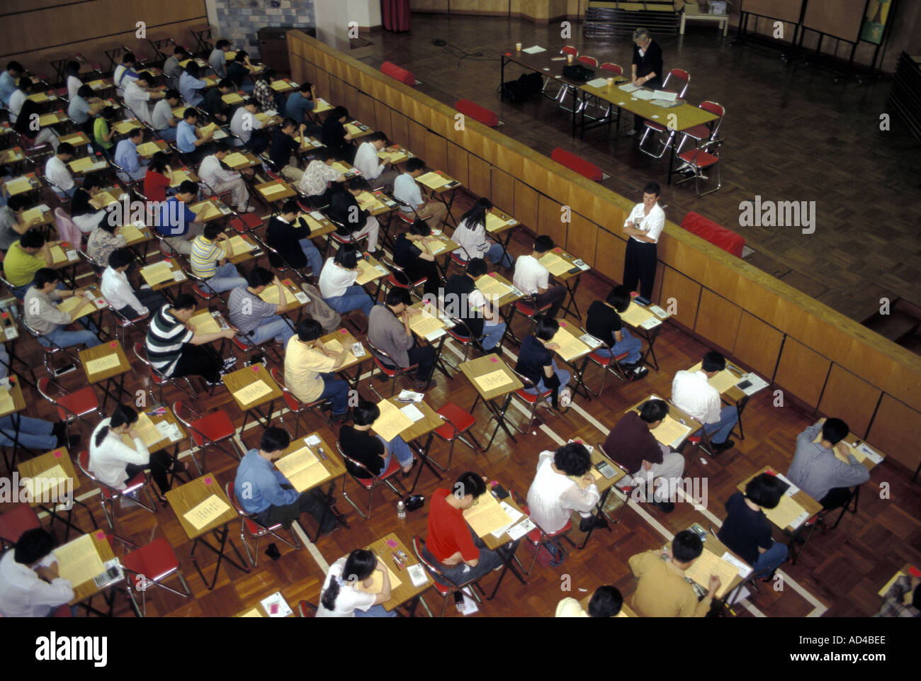 CHINA-STUDENTEN DER ENGLISCHEN SPRACHE, DIE IHRE PRÜFUNGEN AM BRITISH COUNCIL HONGKONG SITZEN Stockfoto