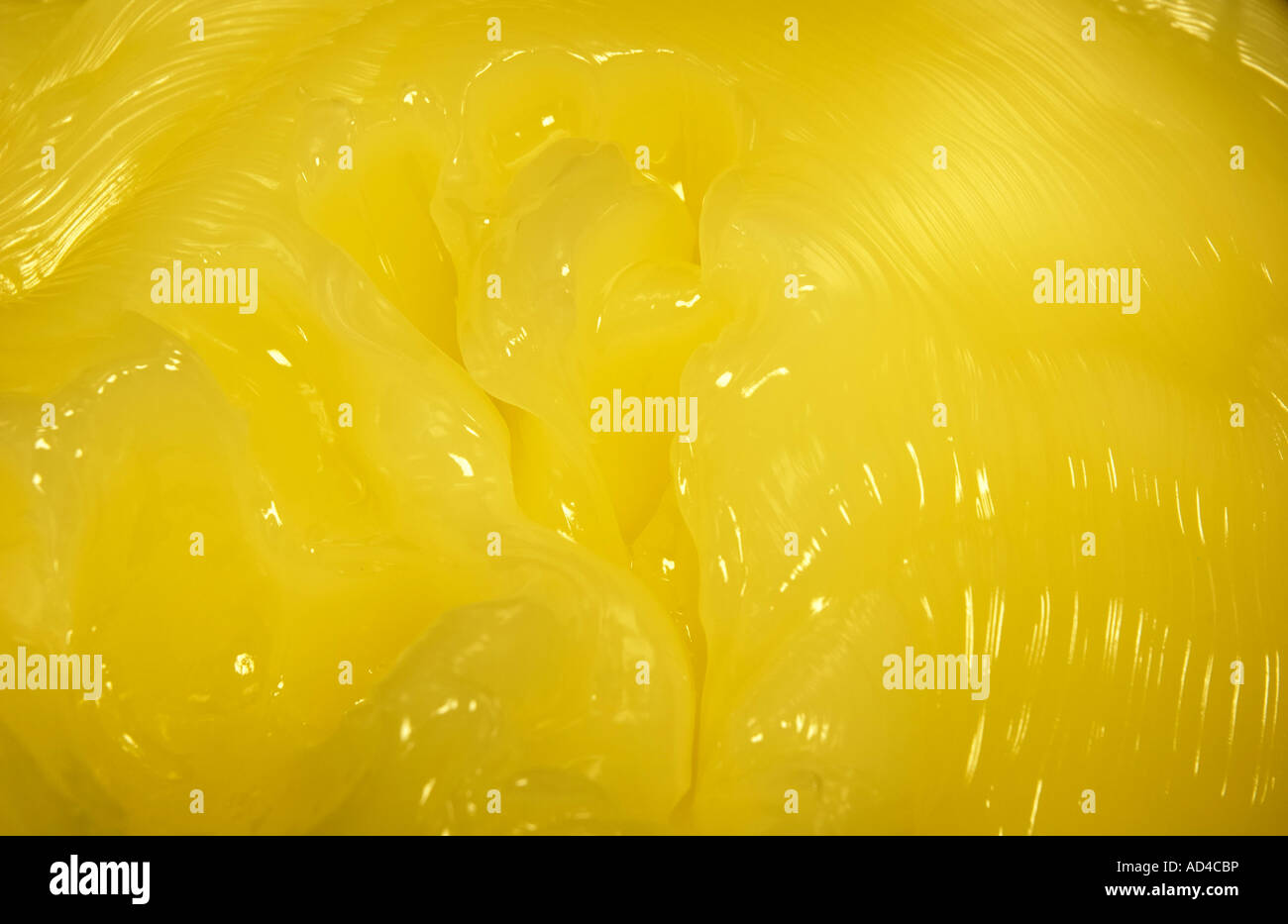 Bulk-Salbe, bestehend aus weißen weichen Paraffin im container Stockfoto