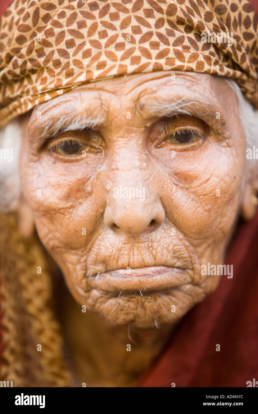 Ökologische Porträt ältere indische Dame Stockfoto