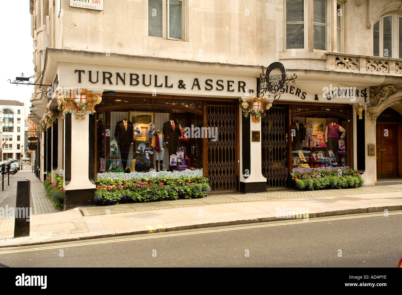 Turnbull und Asser der berühmten Bekleidungsgeschäft in der Jermyn Street London England Stockfoto