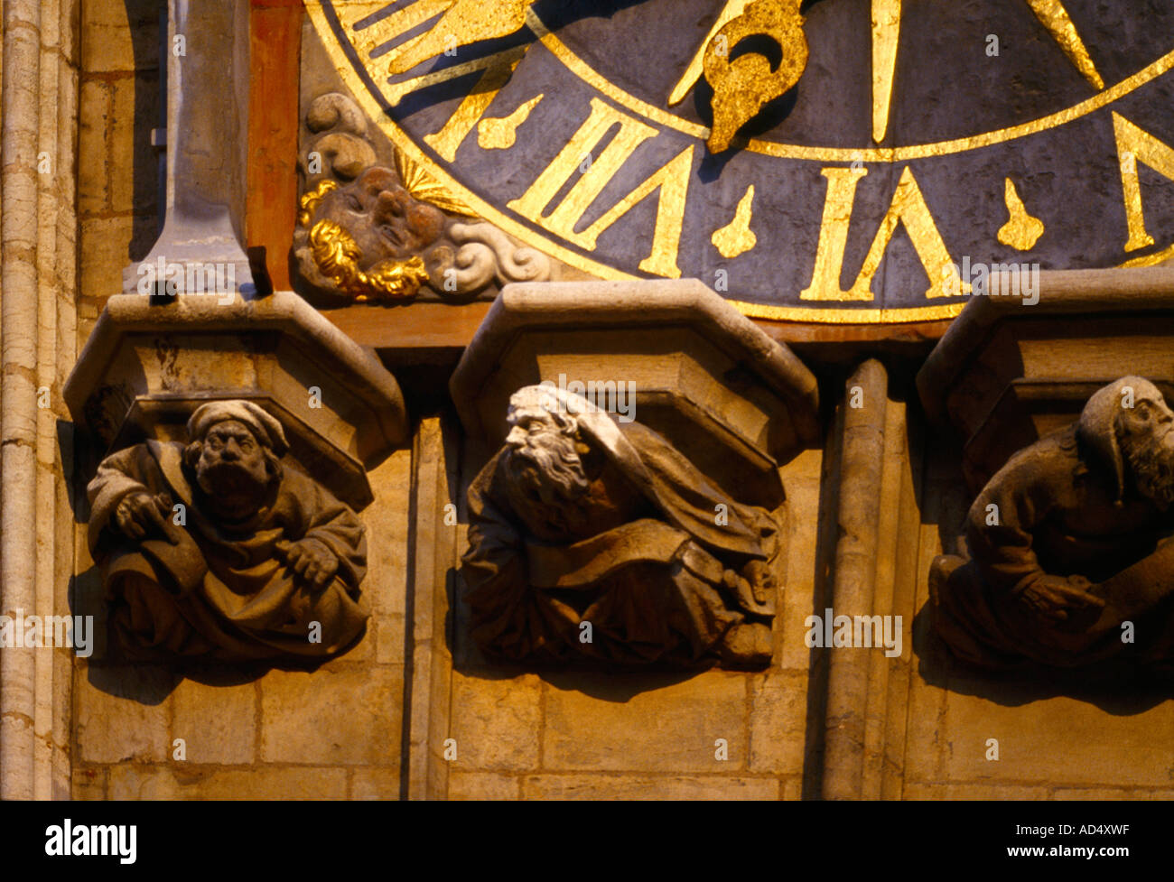 Lyon Frankreich St Jean Baptiste Kathedrale Außenansicht Gargoyles unter der Uhr Stockfoto