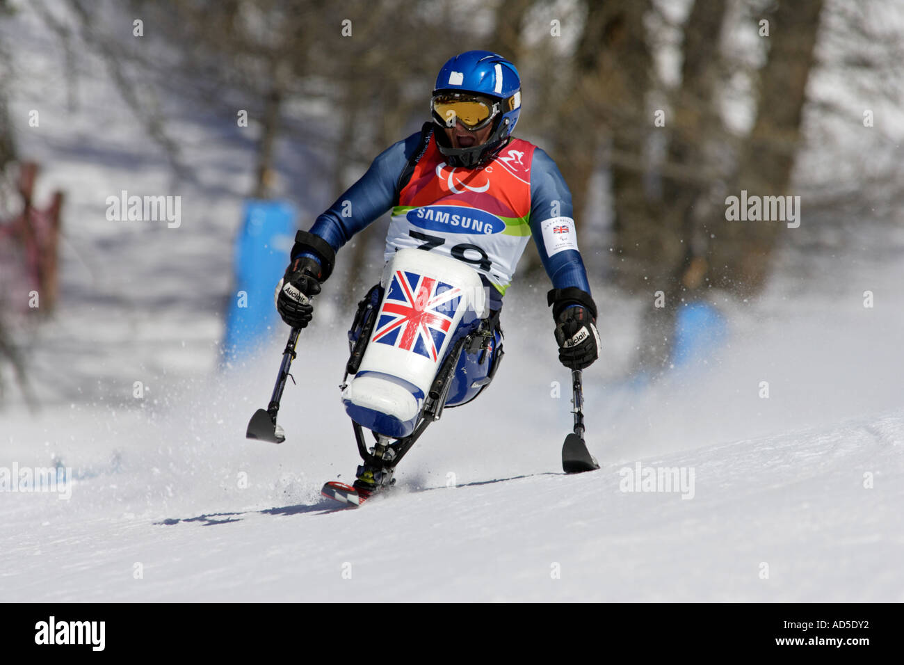 Sean Rose Großbritanniens in der Konkurrenz Herren Alpin Ski Riesenslalom sitzen Stockfoto