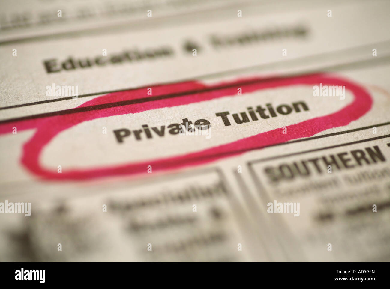 Zeitungsanzeige für Privatunterricht Stockfoto