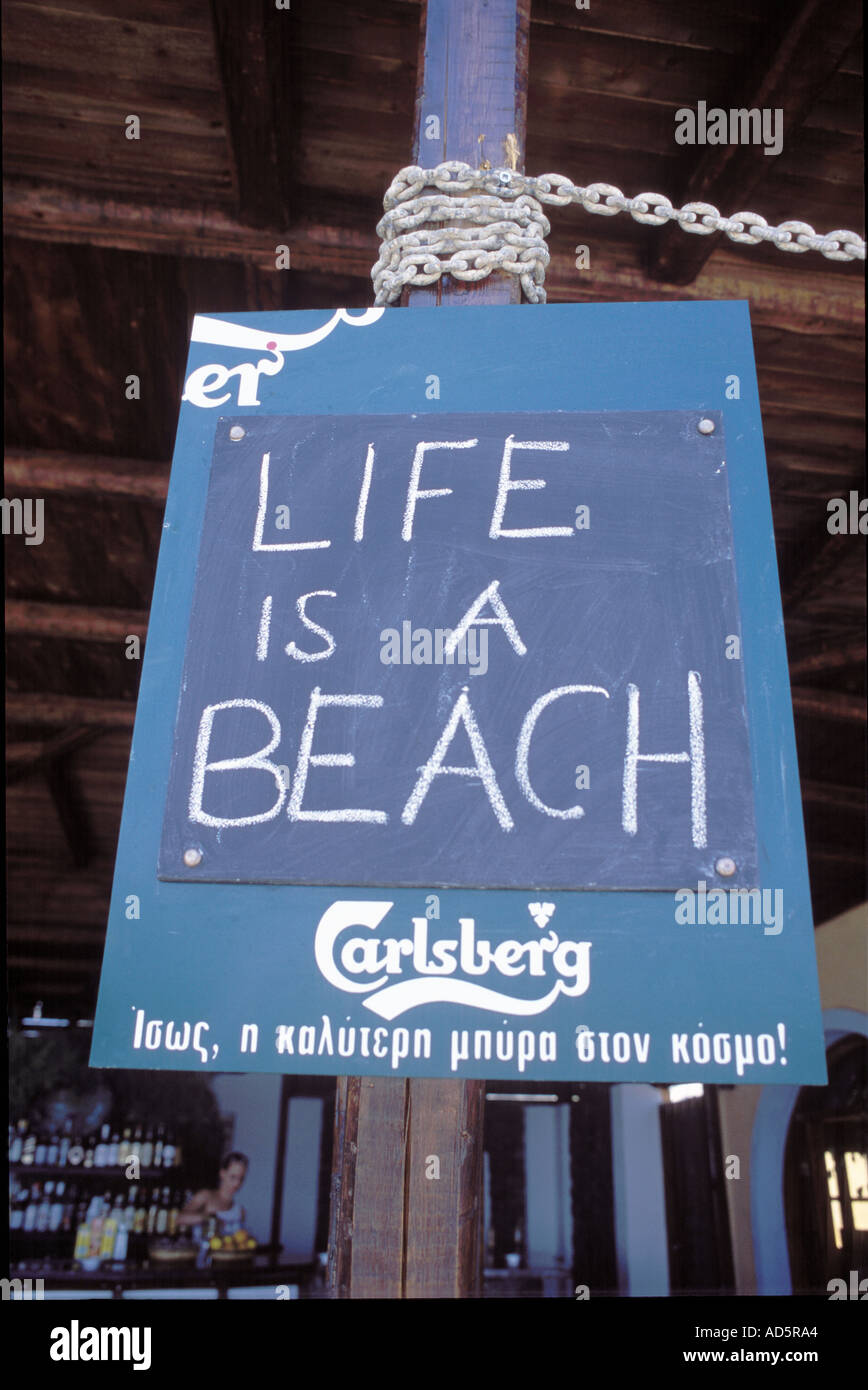 Lokale Anzeige auf Perissa Beach, Santorin, Griechenland Stockfoto