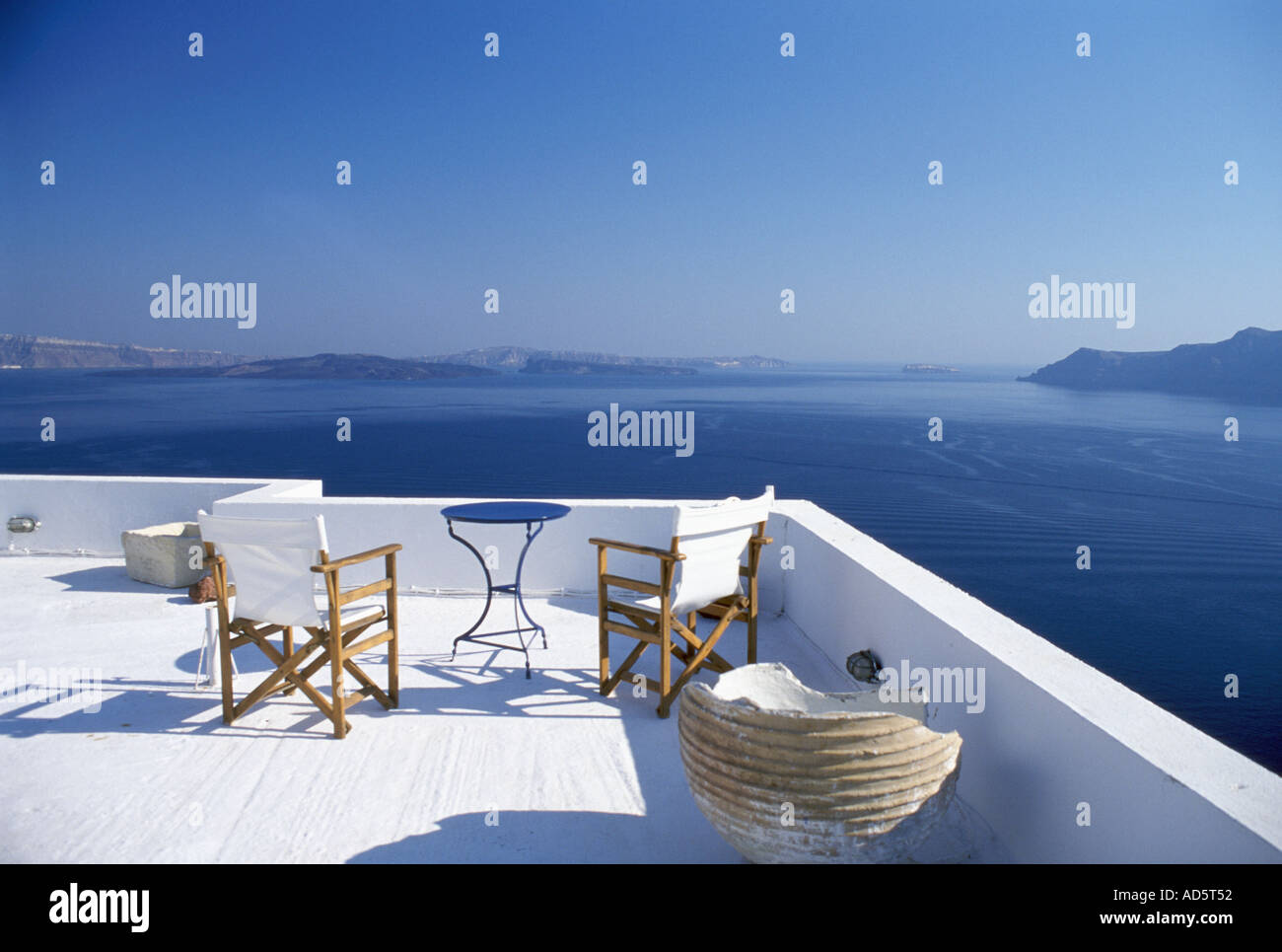 Idyllischer Ausblick auf Santorin und die Caldera-Griechenland Stockfoto