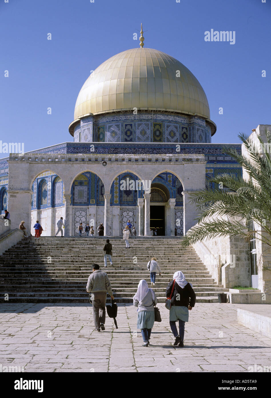Die Haube des Felsens, Jerusalem, Israel goldenen Kuppel und Pilger Stockfoto