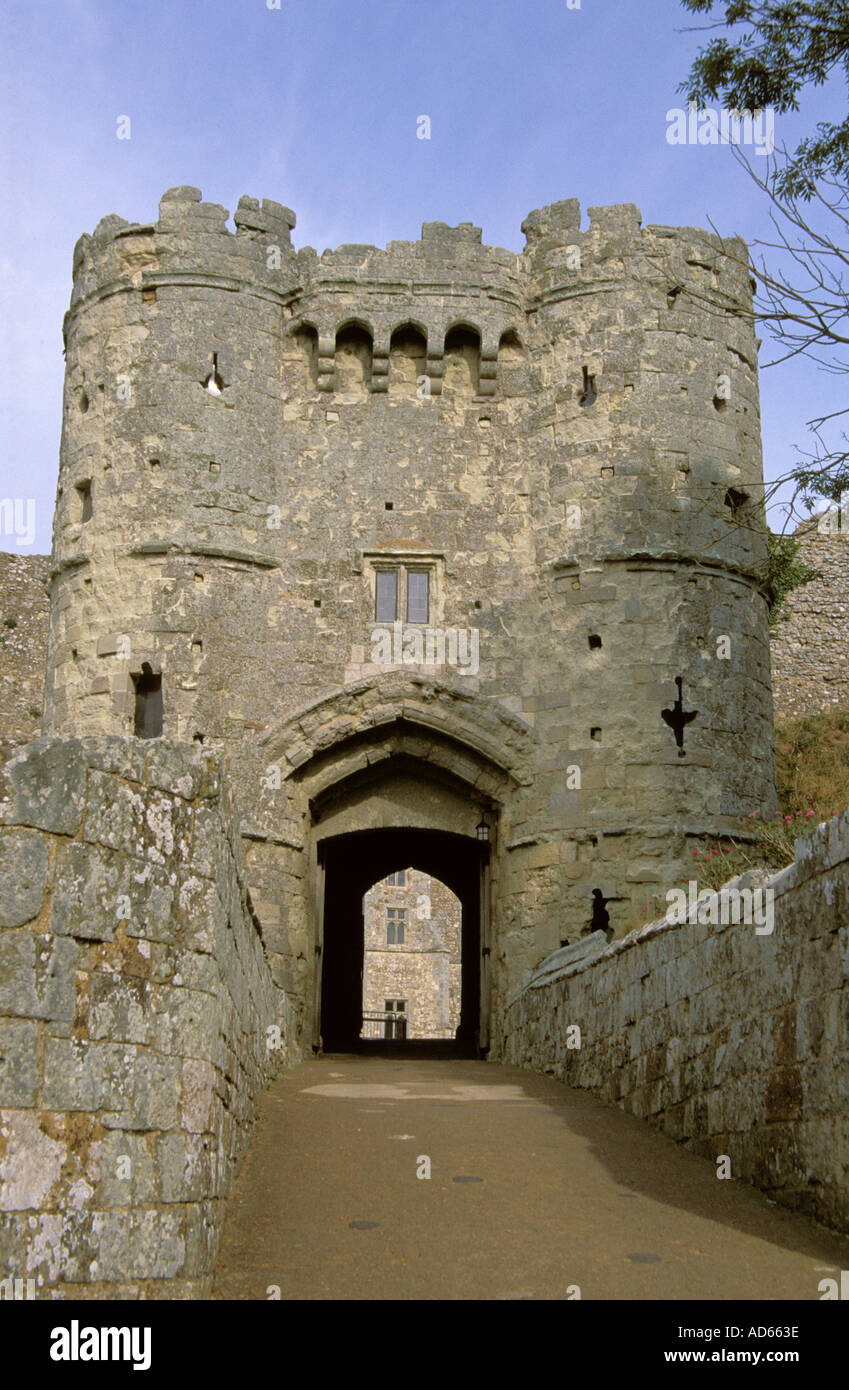 Carisbrooke Castle Isle Of Wight Eingang Torhaus Erbe Geschichte historische genommen von der öffentlichen Straße Stockfoto