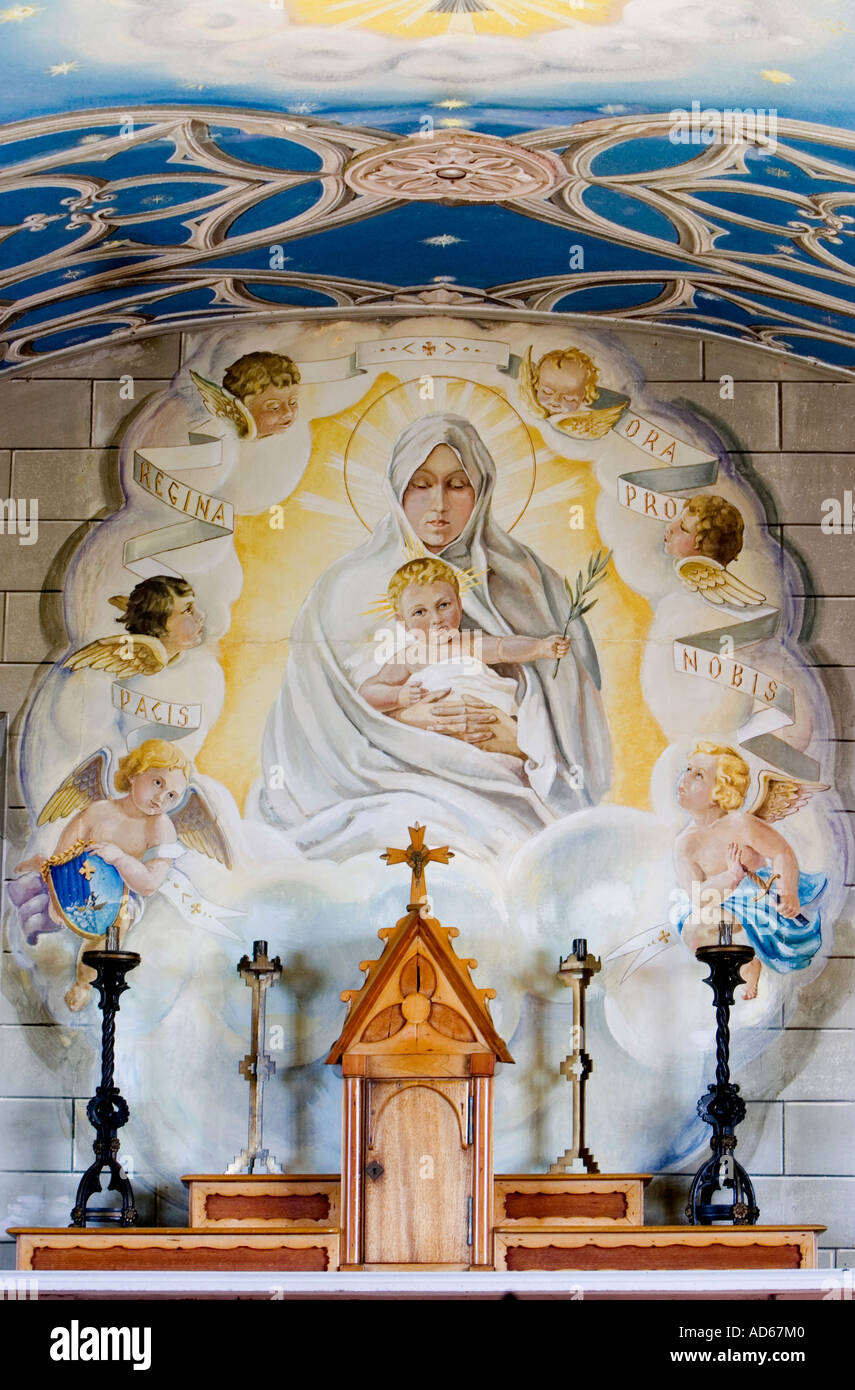 Innen italienische katholische Kapelle zeigen religiöse Wandmalereien. Lamb Holm, Orkney, Schottland Stockfoto