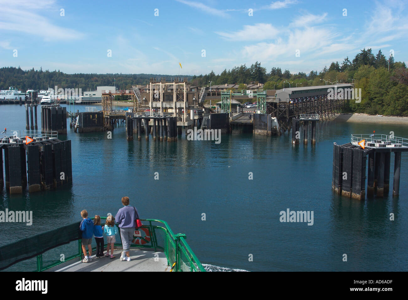 Washington State Ferry, Tacoma, nähert sich Bainbridge Island Ferry Terminal Stockfoto