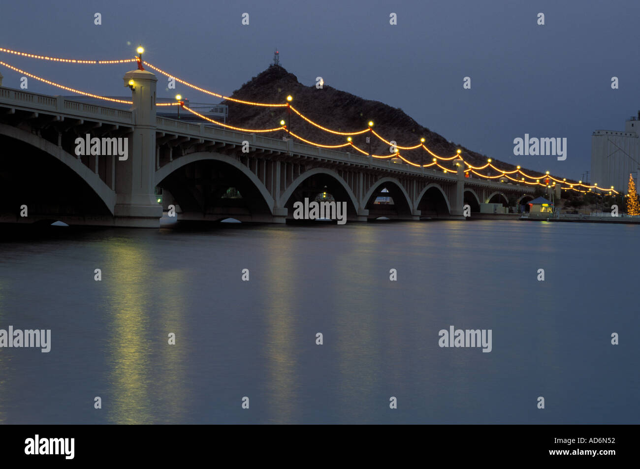 Mill Avenue Brücken, Tempe Town Lake, Tempe, Arizona Stockfoto