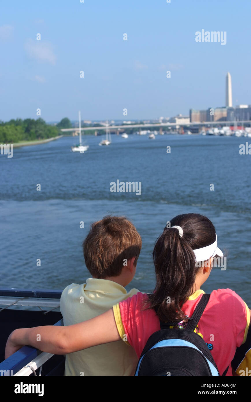 Kinder nehmen Sie eine Fahrt auf dem Spirit of Washington-Kreuzfahrt-Schiff auf dem Potomac River-Washington DC Stockfoto