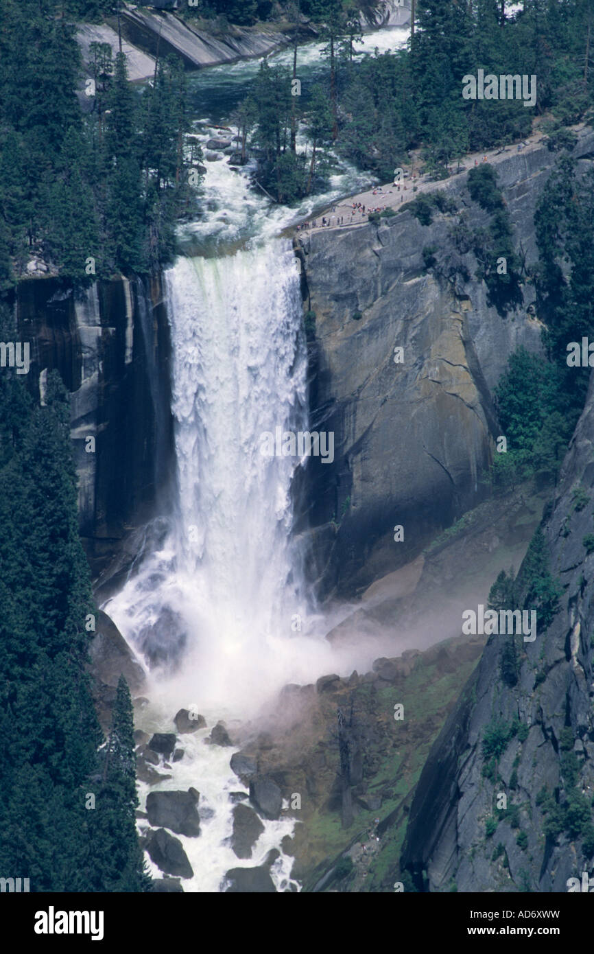 Vernal Falls und Merced River von Washburn Point Yosemite National Park in Kalifornien Stockfoto