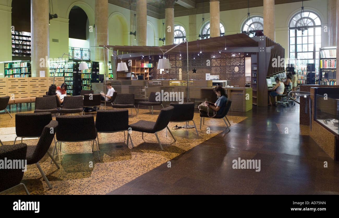 Bibliothek, Rhode Island School of Design in Providence, RI, USA-Flotte. Blick in Richtung der Mitte der Zirkulation. Stockfoto