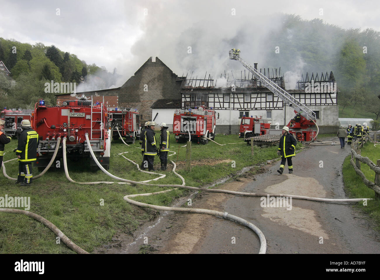 Ger Heppenheim Ober Hambach 28 04 06 Feuersbrunst Feuerwehr Bekampfung Der Feuersbrunst Brand Bauernhof Stockfotografie Alamy