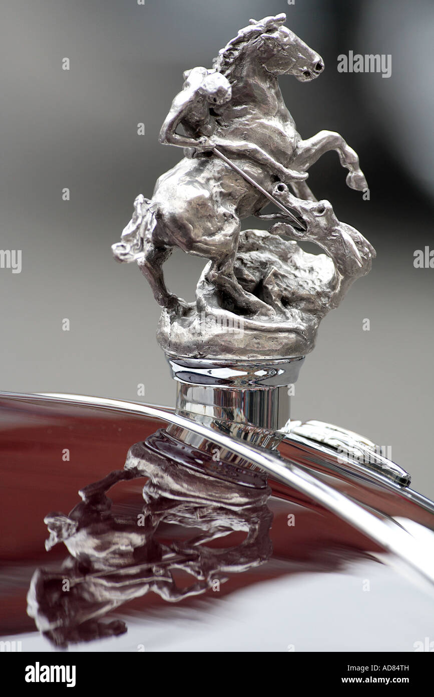 Königinnen Auto Maskottchen auf der Motorhaube des Bentley Auto montiert Stockfoto