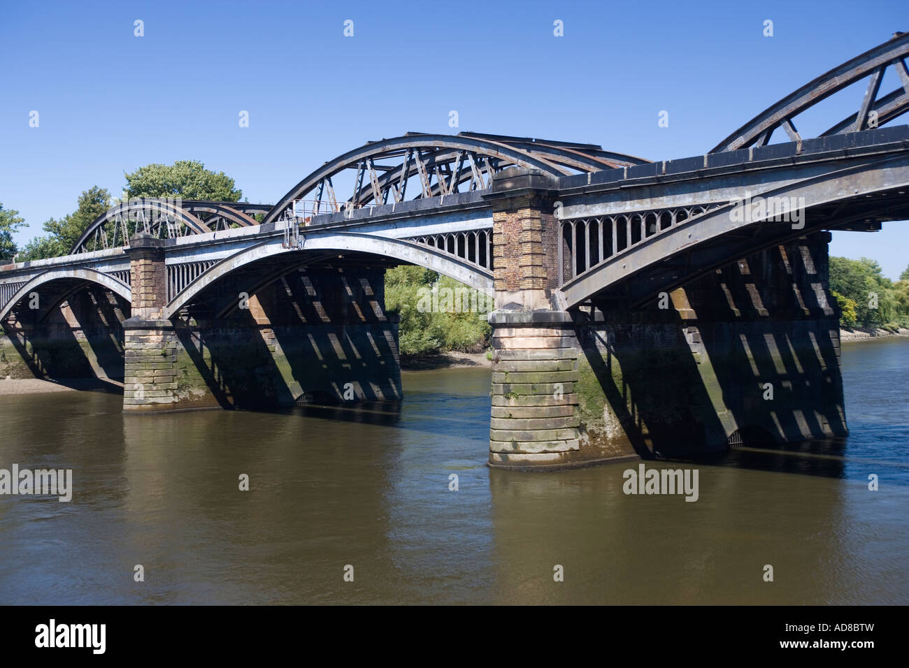 Barnes Brücke Fluss Themse London Stockfoto