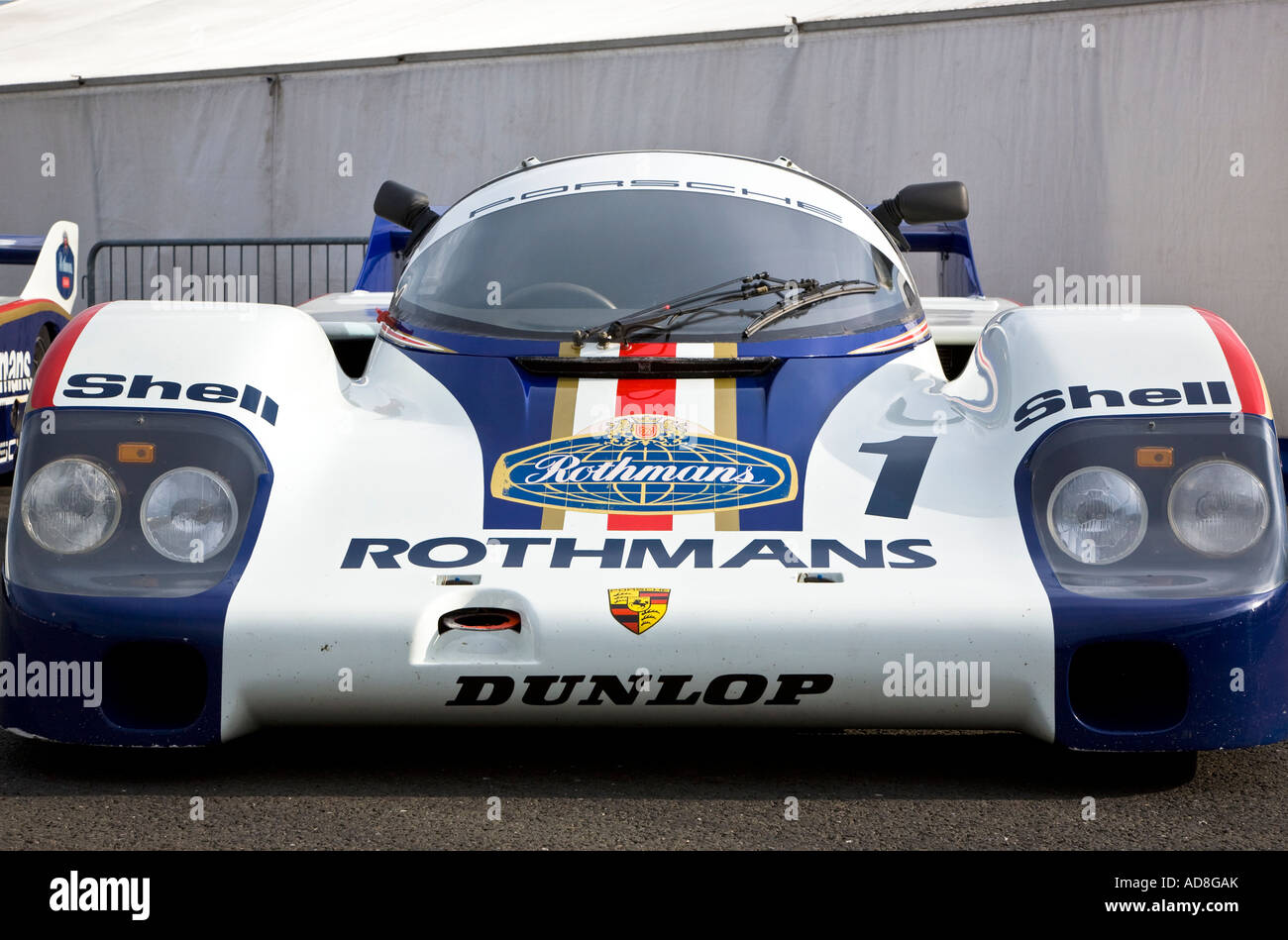 Nahaufnahme eines klassischen 956 Rothmans Porsche Rennen Le Mans Siegerauto Silverstone 2007 Stockfoto