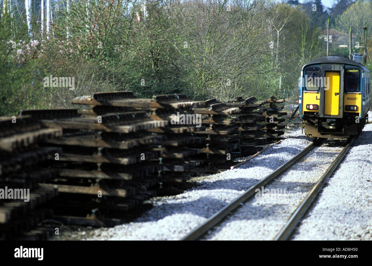 Alte Schienen neben neu verlegten Bahn verfolgen auf der East Suffolk Nebenbahn zwischen Ipswich und Lowestoft, Melton, UK. Stockfoto
