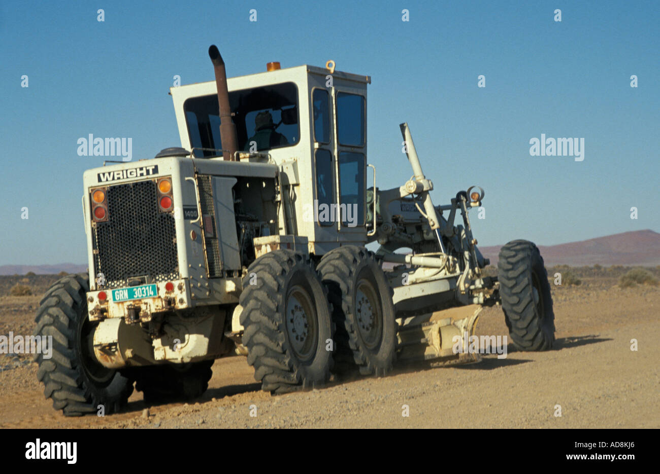 Straße Pelletform Maschine in der Wüste Stockfoto