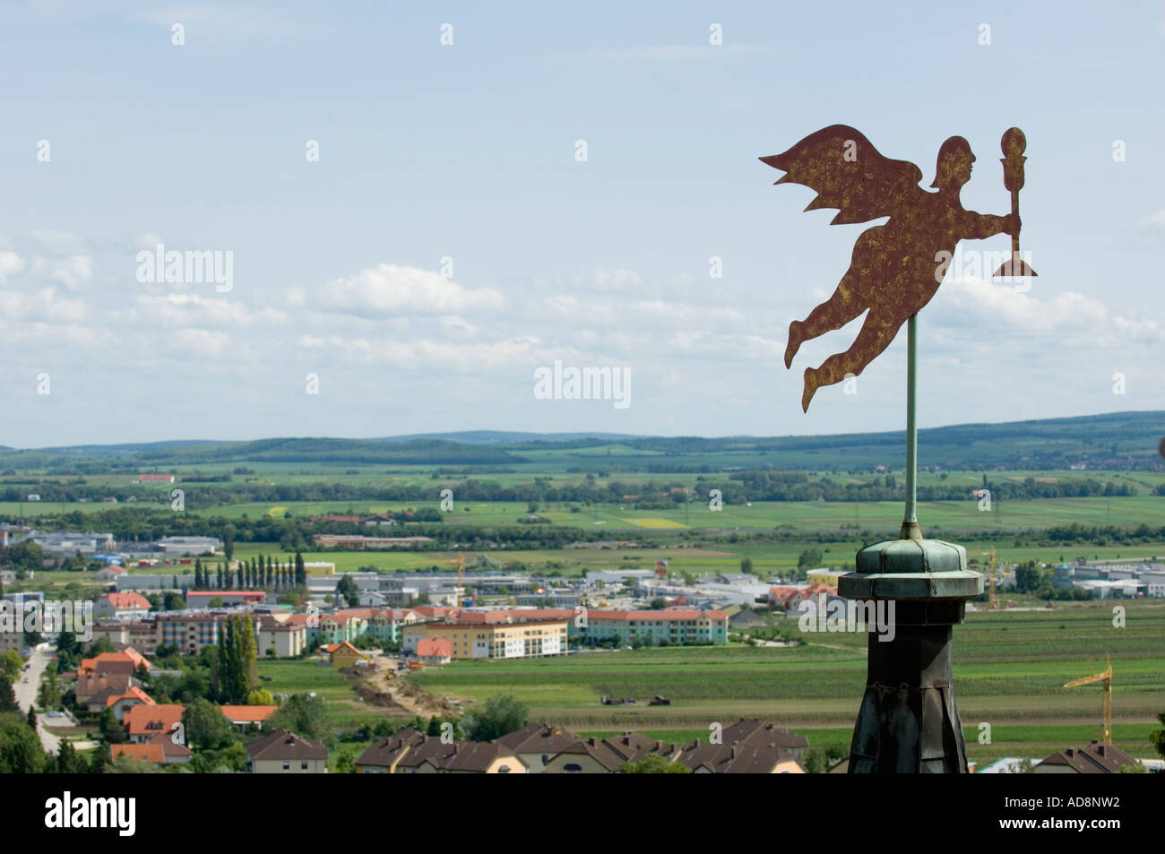Engel aus Metall, Blick über Eisenstadt Stockfoto