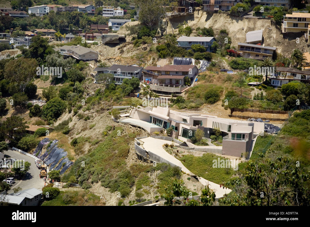 Hauser Beschadigt Durch Einen Erdrutsch Im Bluebird Canyon Laguna Beach Kalifornien In 05 A Ahnlicher Vorfall Im Jahr 1978 Verursacht Auch Extens Stockfotografie Alamy