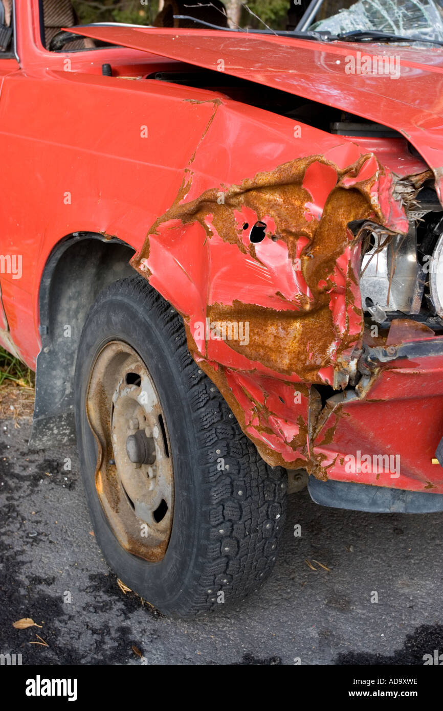 Linker Vorderwinkel eines roten Lada, Finnland Stockfoto