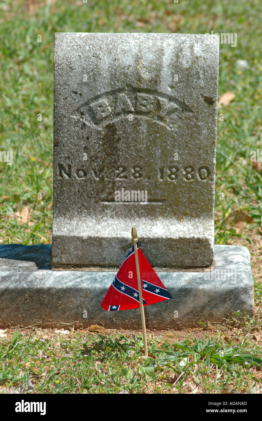 Confederate Memorial Day Parade 24. April im Süden der USA Amerika über Bürgerkrieg zwischen den Staaten Georgien Fahnen und Massen Stockfoto