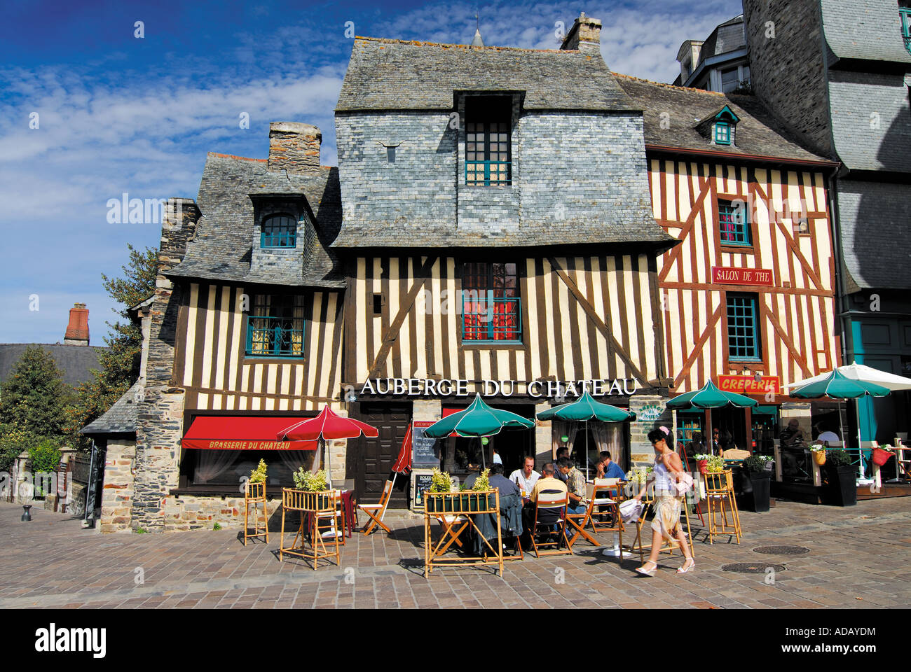 Mittelalterliche Fachwerkhäuser am Ortseingang von Vitré, Bretagne, Frankreich Stockfoto