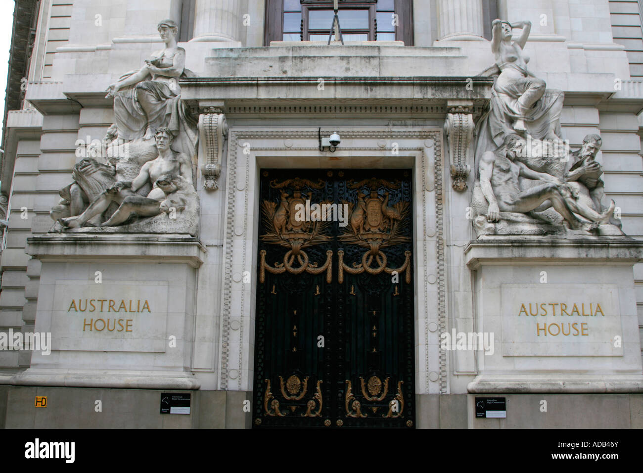 Australien Haus Botschaftsgebäude Eingang Gatter und Figuren London England uk gb Stockfoto