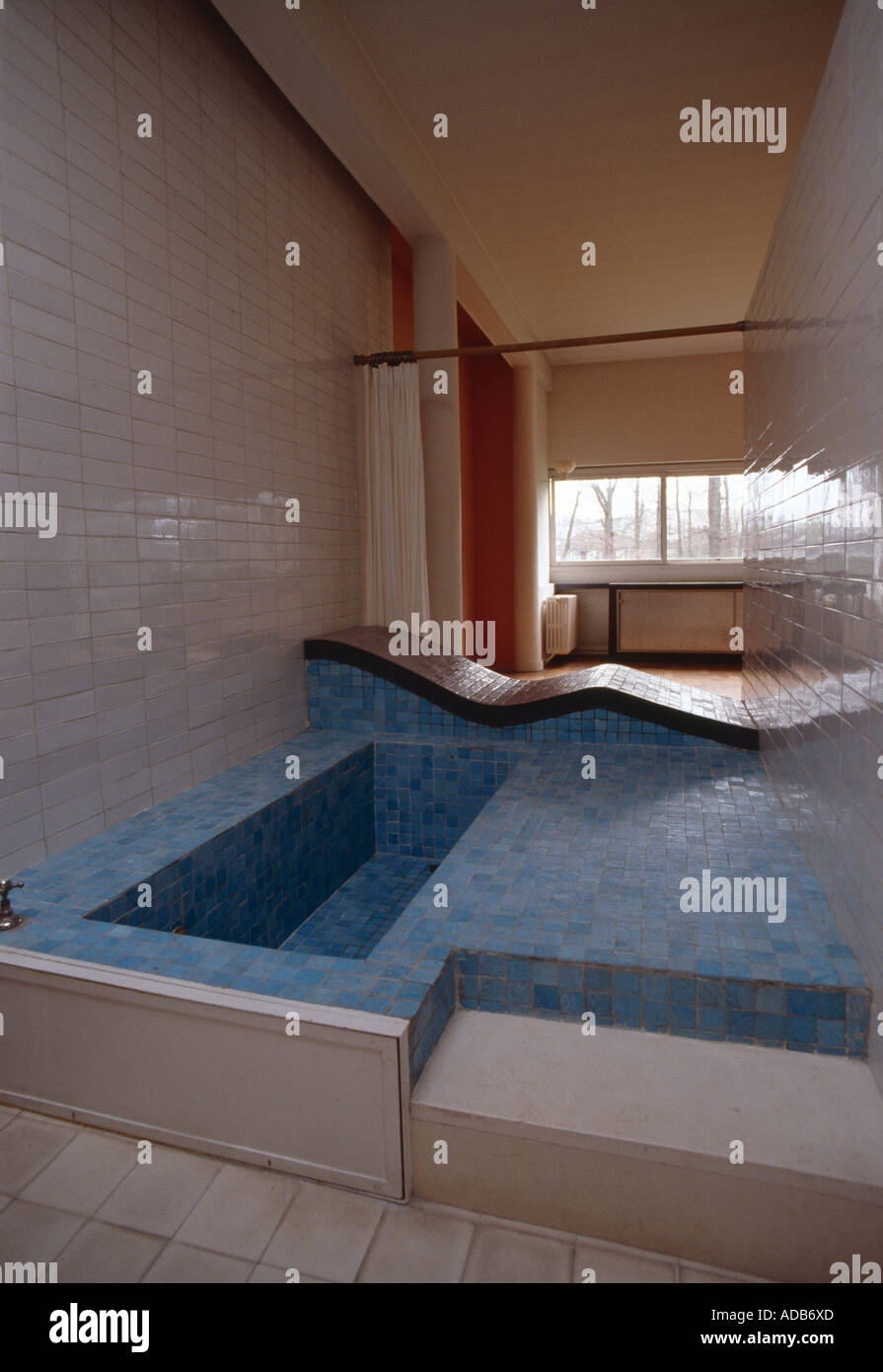 Villa Savoye, Poissy, Frankreich, 1929. Das Badezimmer. Architekt Le