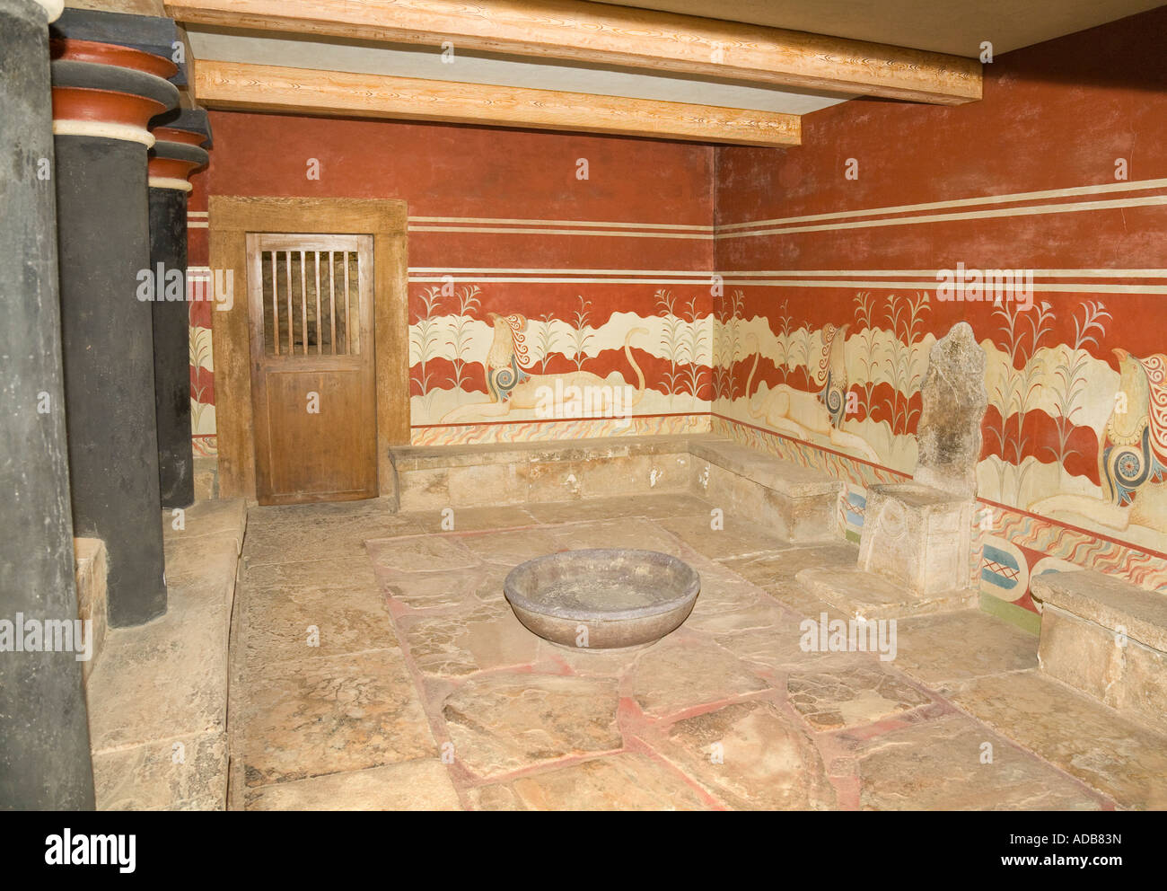 Den "Thronsaal" an der minoischen Ausgrabungsstätte von Knossos / Crete / Griechenland Stockfoto