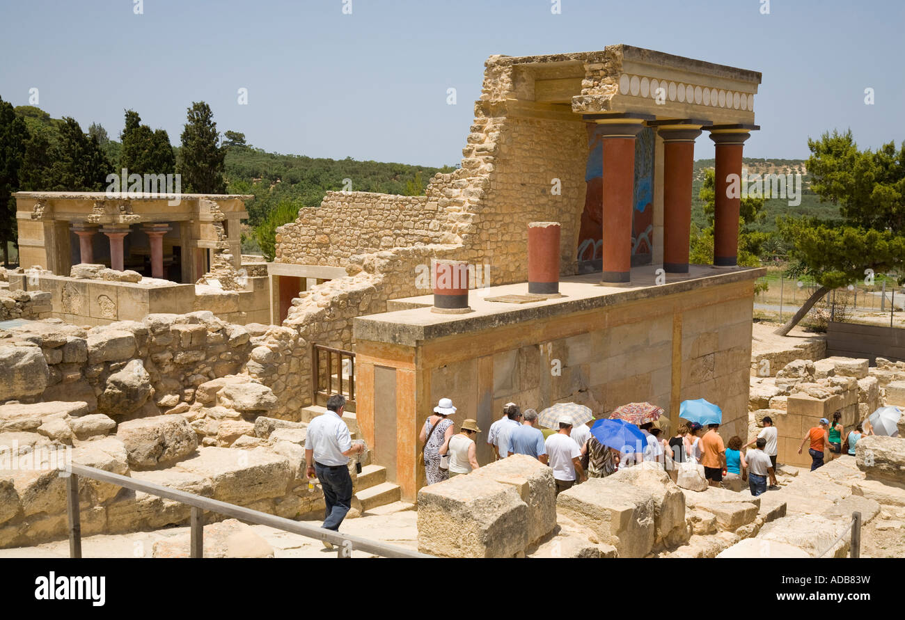 Der Norden Säulensaal am nördlichen Eingang des Palastes an der minoischen Ausgrabungsstätte von Knossos / Crete / Griechenland Stockfoto