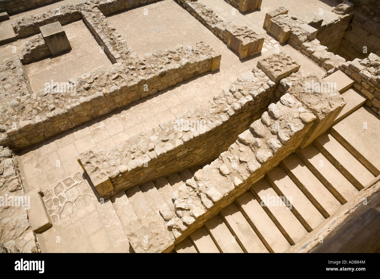 Grundmauern und Treppe an der minoischen Ausgrabungsstätte von Knossos / Crete / Griechenland Stockfoto