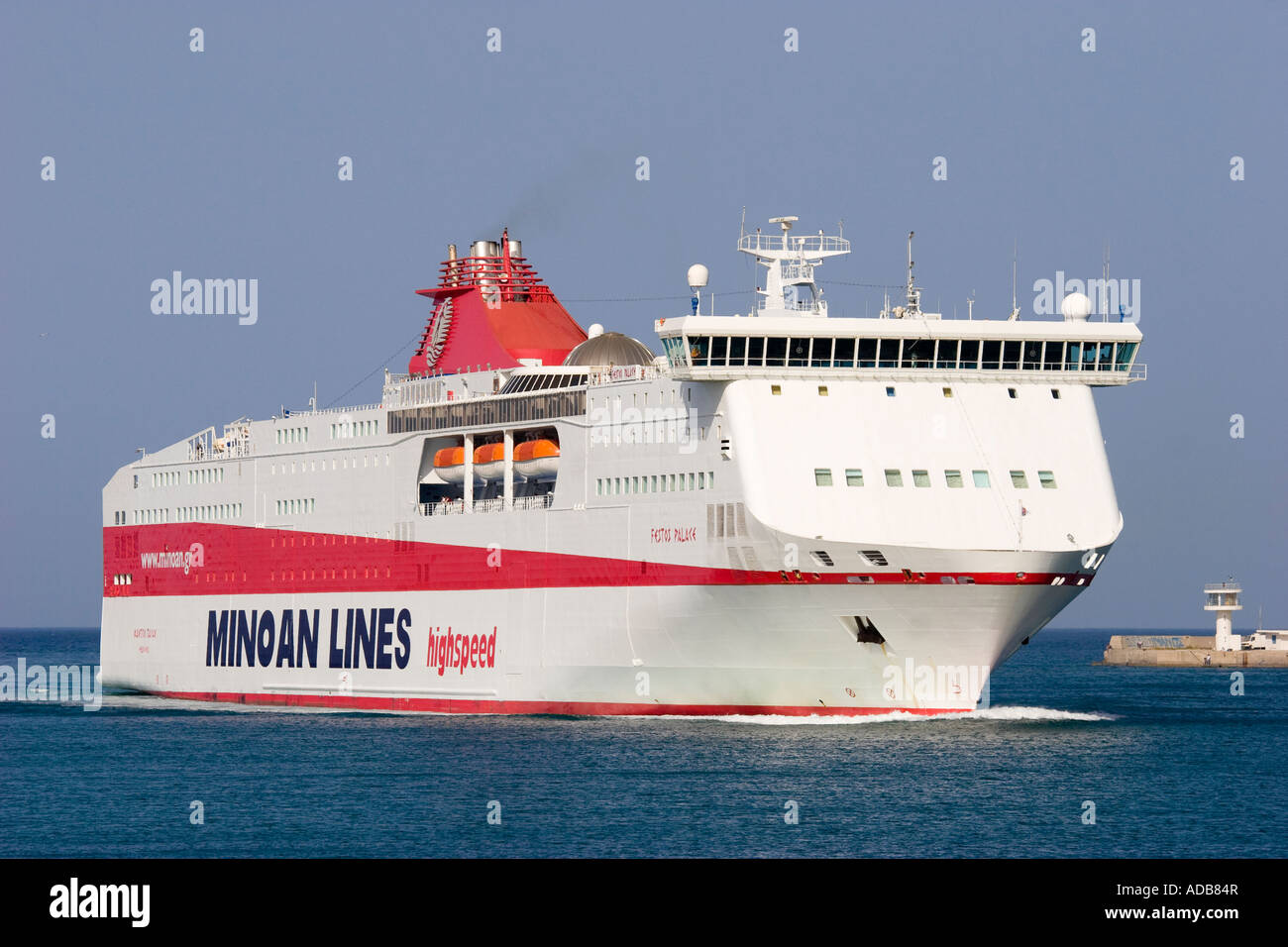 Die high-Speed-Fähre "Festos Palace" der griechischen Reederei 'Minoan Lines' at Heraklion / Crete / Griechenland Stockfoto
