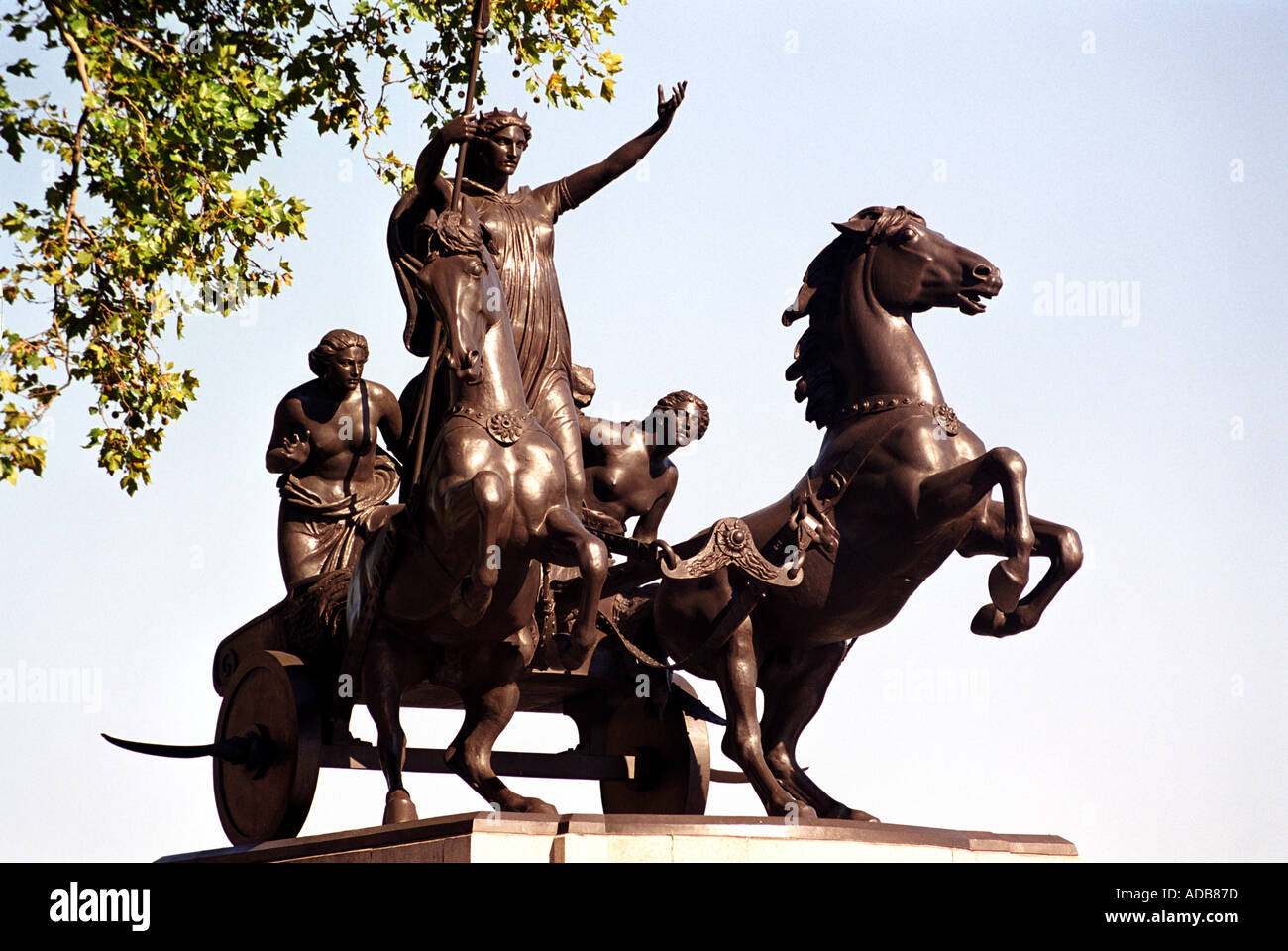 Statue des Boudicia vor den Houses of Parliament in London England UK Stockfoto