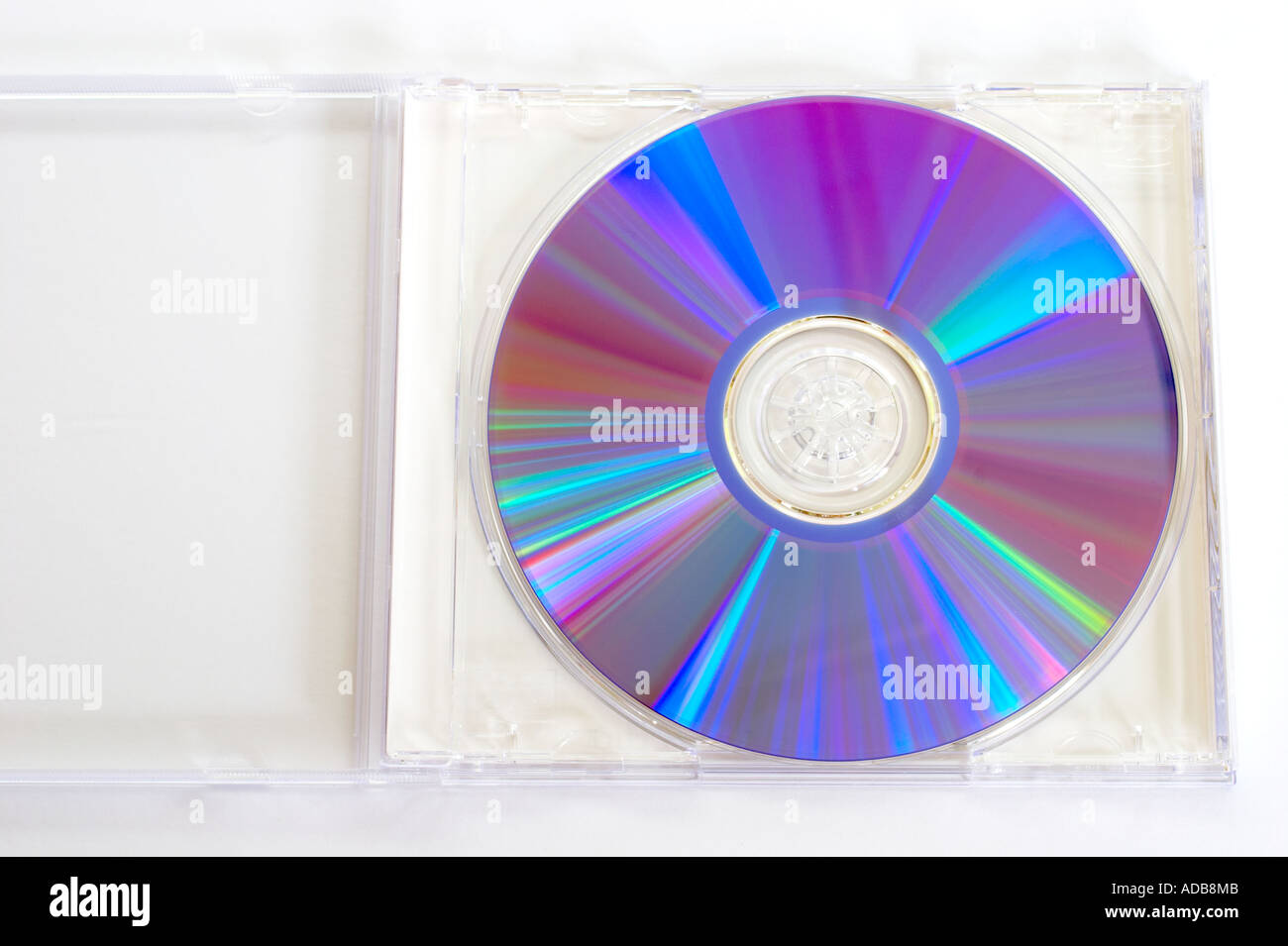 DVD und Hülle auf weißem Hintergrund Stockfoto