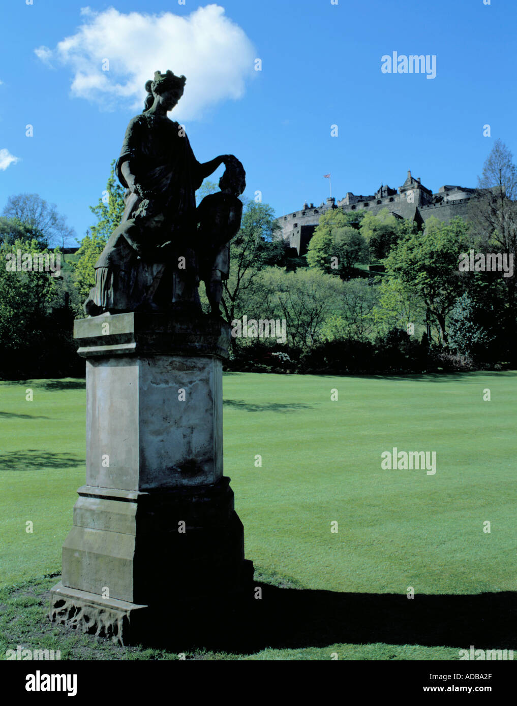 Edinburgh Castle über "Princes Street Gardens", Edinburgh, Lothian, Schottland, UK gesehen. Stockfoto