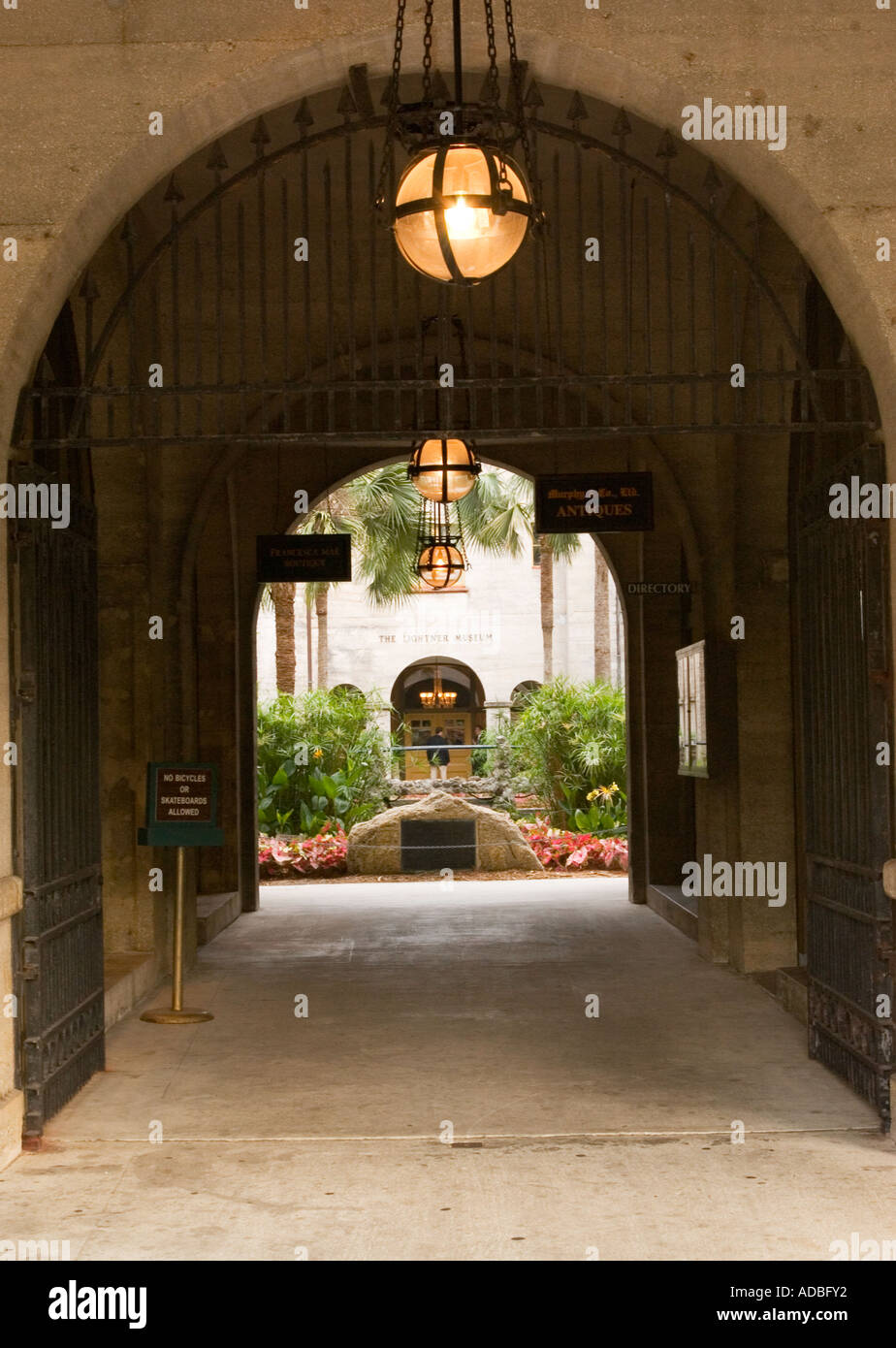 Eingang und Torbogen Lightner Museum in St. Augustine Florida USA Stockfoto