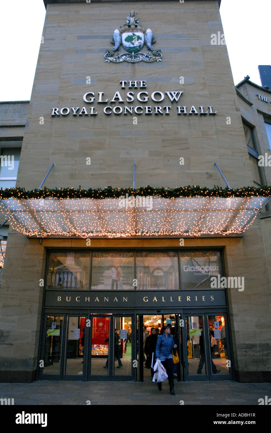 Einkaufen am Heiligabend, Buchanan Galleries Shopping-Mall, unterhalb der Glasgow Royal Concert Hall. Glasgow, Scotland.06 Stockfoto