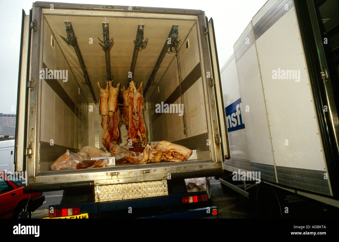 Gekühlte Fleisch Lkw Biggar Rindfleisch Croydon Surrey Schlachtkörper an Haken hängen Stockfoto