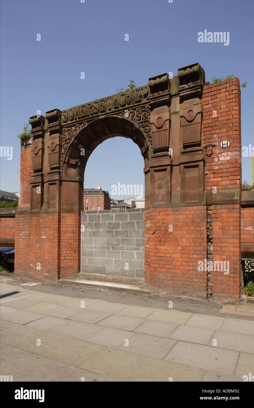 Reste der Fabrik Eingang in Whitworth Street, Manchester UK Stockfoto