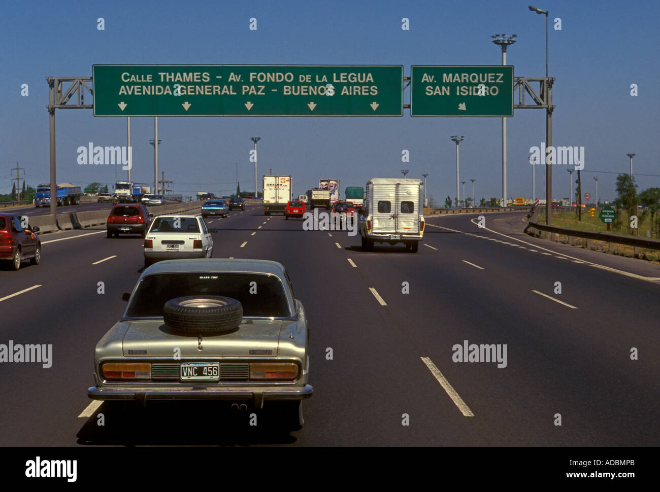 Der Verkehr auf der Panamericana, Panamericana, nördlich von Buenos Aires, Provinz Buenos Aires, Argentinien, Südamerika Stockfoto