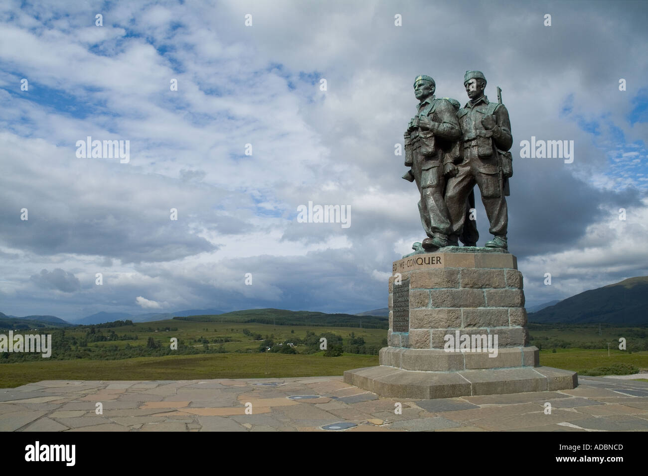 dh SPEAN BRIDGE INVERNESSSHIRE British Commandos Soldiers Monument mit Blick auf glen scottish Monuments Commando Memorial WW2 Stockfoto