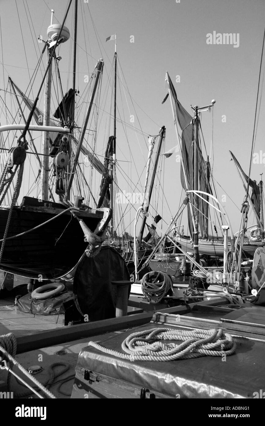 Thames Lastkähne festgemacht an Maldon Essex Stockfoto