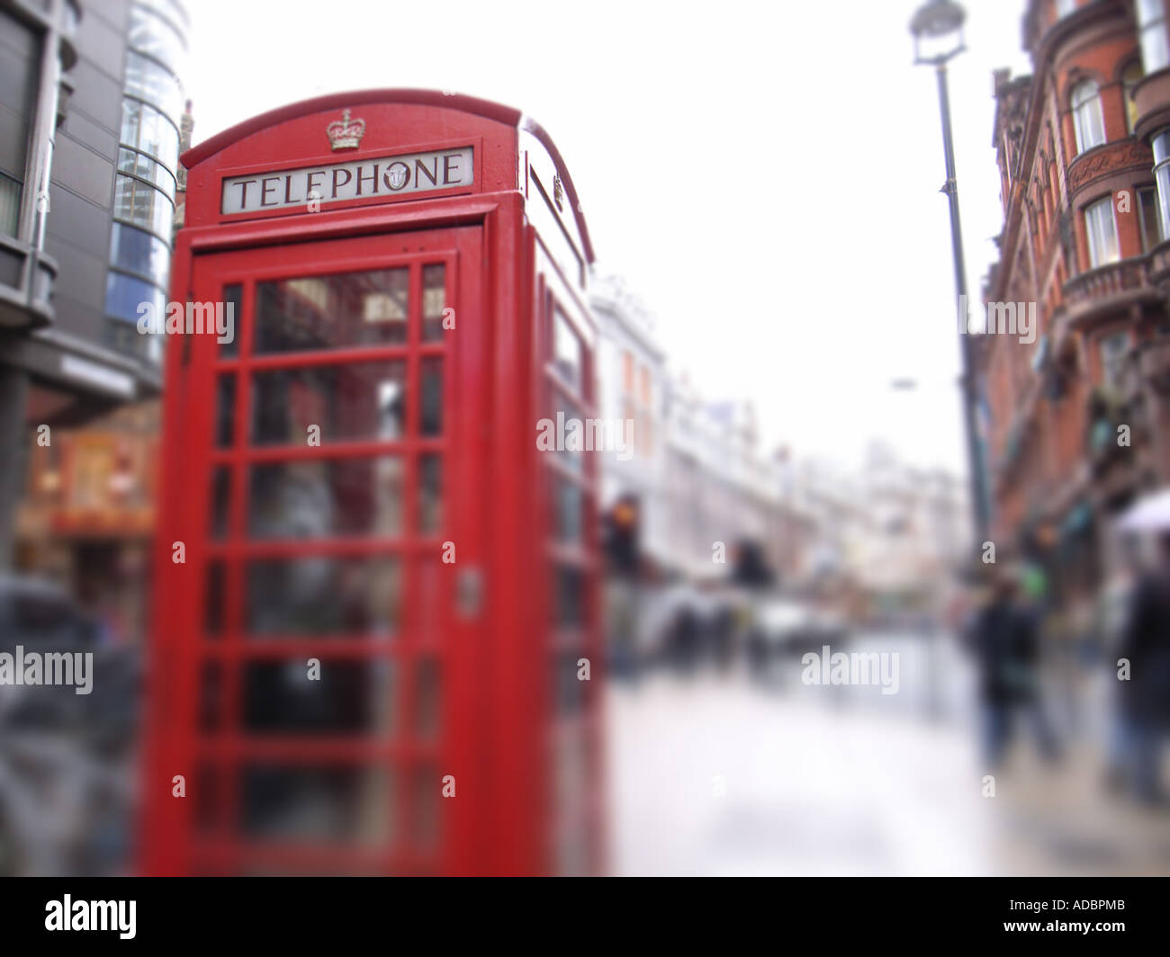 Londoner Telefonzelle rot mit selektiven Fokus-Objektiv Stockfoto