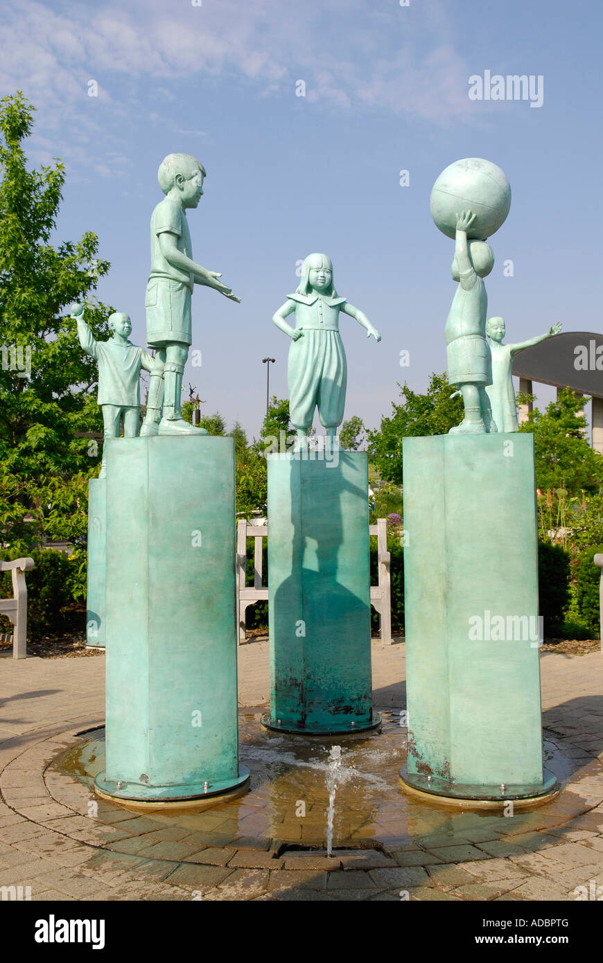 Kinder der Welt von Kirk Newman 1995 Frederik Meijer Gärten und Skulpturenpark in Grand Rapids, Michigan MI Stockfoto