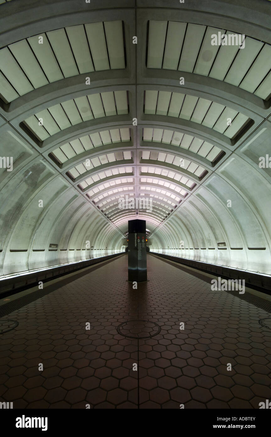 Bethesda, Maryland-Station auf der Washington D.C. Metro-Linie. Design von Architekt Harry Weese. Kamera: Nikon D2x. Stockfoto