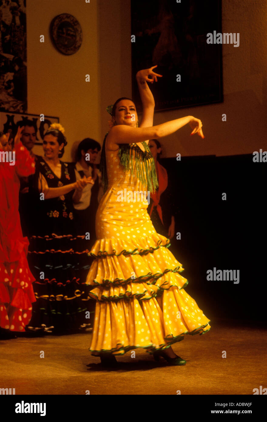 Erwachsene Frau, Flamenco-Tänzerin, El Patio Sevillano, Sevilla, Provinz Sevilla, Spanien Stockfoto
