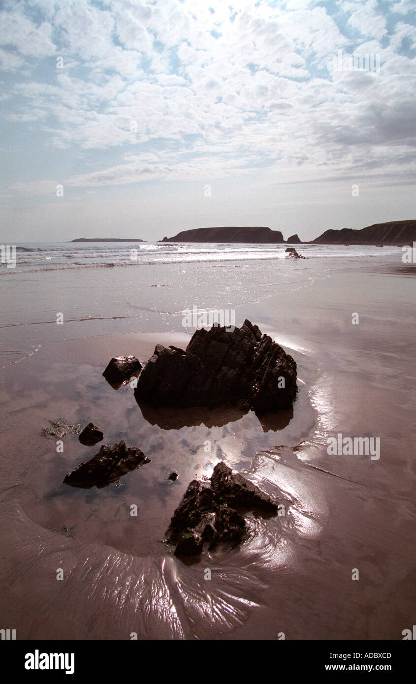 Reflexionen über ein walisischer Strand Marloes sands Stockfoto