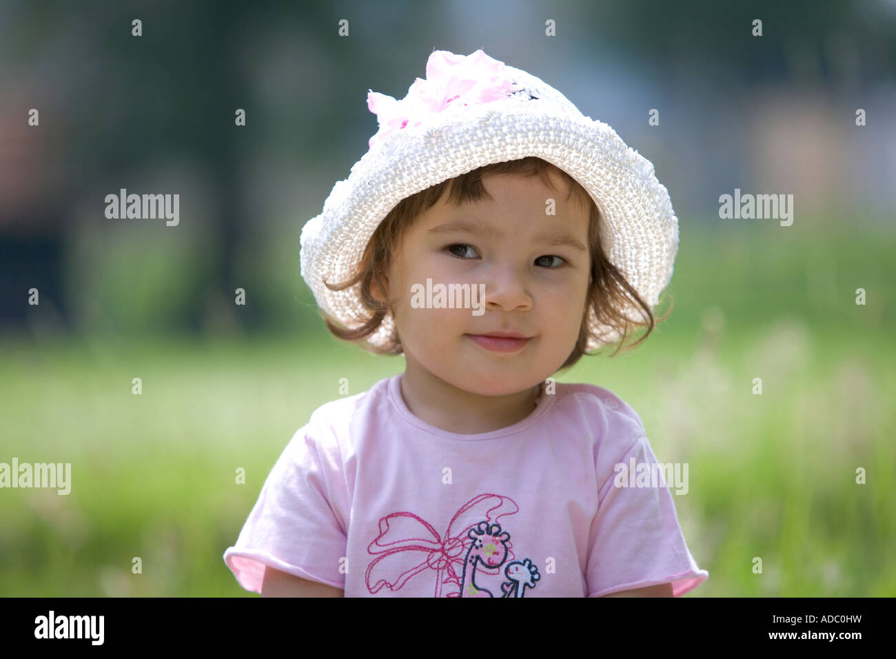 Porträt von kleinen Mädchen mit Hut Stockfoto